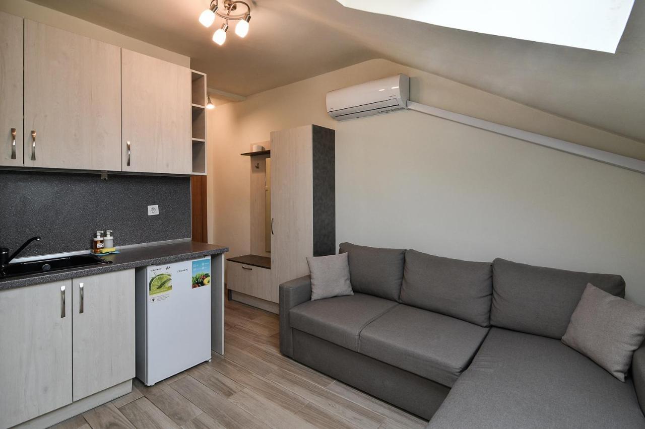 Small Studio On Budget In The Heart Of City ヴァルナ エクステリア 写真