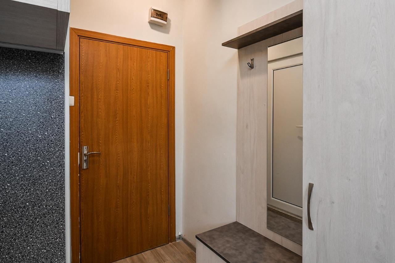 Small Studio On Budget In The Heart Of City ヴァルナ エクステリア 写真